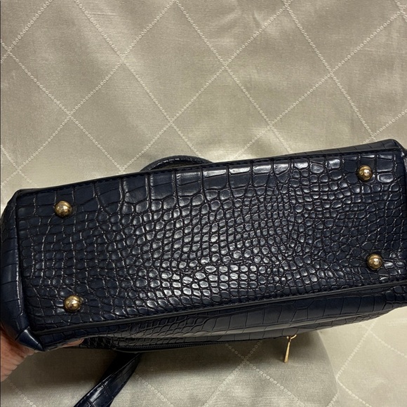 Elegant Navy Blue Crocodile-Embossed Handbag - Picture 5 of 8